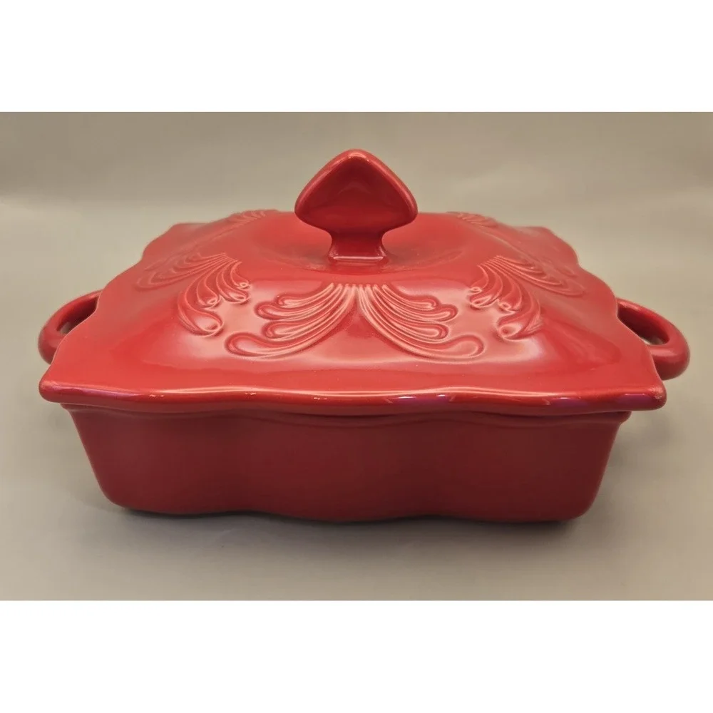 Red Bakeware One Quart ‎ Casserol Dish  Backing Pan With Lid Embossed Lid Detail
